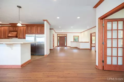 Living - 23 Chipman, Ishpeming, MI 49849 photo 2 of 8