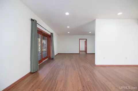 Living - 23 Chipman, Ishpeming, MI 49849 photo 6 of 8