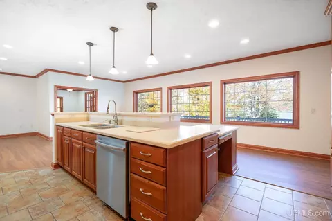 Kitchen - 23 Chipman, Ishpeming, MI 49849 photo 2 of 5