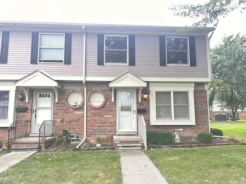 19835 Great Oaks Cir S, Clinton Township, MI 48036
