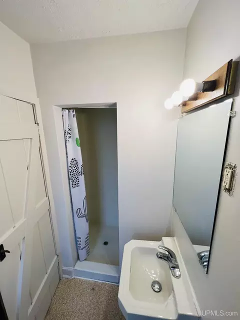 602 S 8th, Escanaba, MI 49829 photo 29