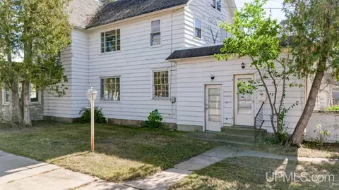 602 S 8th, Escanaba, MI 49829 photo 3