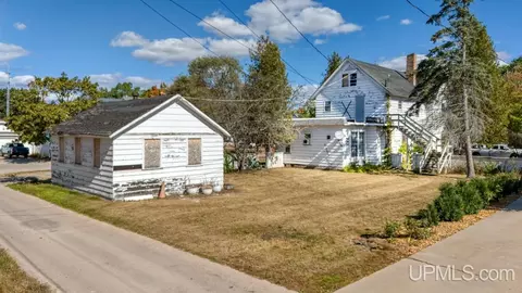 602 S 8th, Escanaba, MI 49829 photo 7