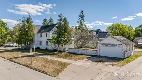 602 S 8th, Escanaba, MI 49829 photo 4