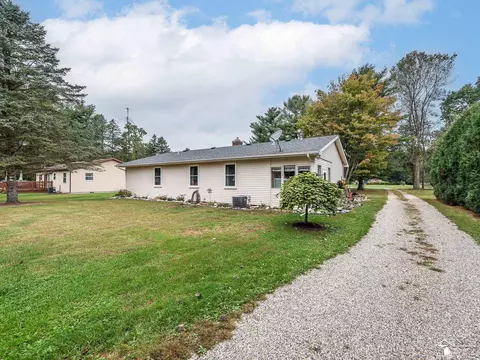 Exterior - 4131 W Samaria, Temperance, MI 48182 photo 6 of 13