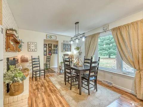 Dining - 4131 W Samaria, Temperance, MI 48182 photo 2 of 2
