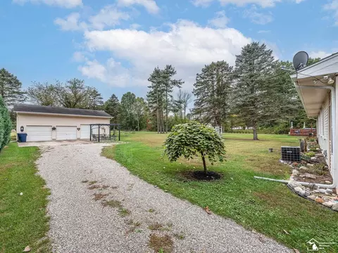 Exterior - 4131 W Samaria, Temperance, MI 48182 photo 5 of 13