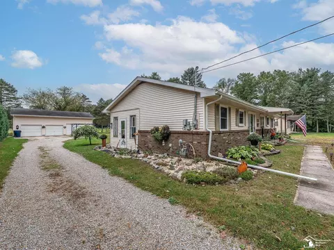 Exterior - 4131 W Samaria, Temperance, MI 48182 photo 4 of 13