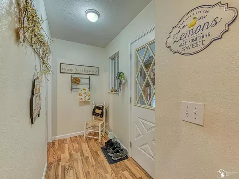 Entry Way - 4131 W Samaria, Temperance, MI 48182 photo 2 of 2