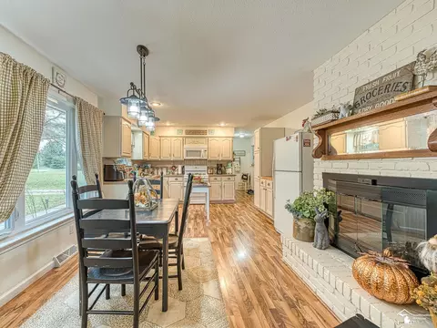 Dining - 4131 W Samaria, Temperance, MI 48182 photo 1 of 2