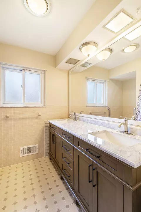 Bath - 3264 Skander, Flint, MI 48504 photo 3 of 3
