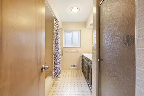 Bath - 3264 Skander, Flint, MI 48504 photo 2 of 3