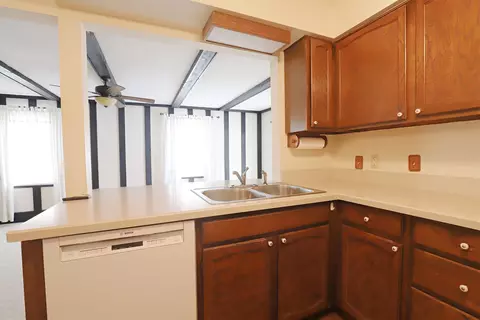 Kitchen - 5492 River Rdg, Flushing, MI 48433 photo 4 of 4