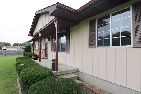 Exterior - 5492 River Rdg, Flushing, MI 48433 photo 2 of 13