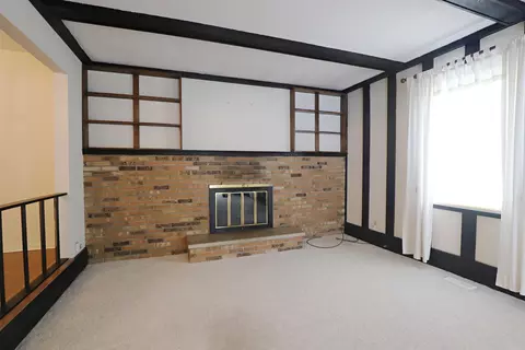 Living - 5492 River Rdg, Flushing, MI 48433 photo 7 of 9