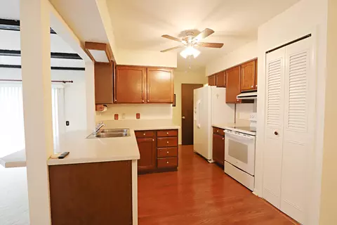 Kitchen - 5492 River Rdg, Flushing, MI 48433 photo 3 of 4