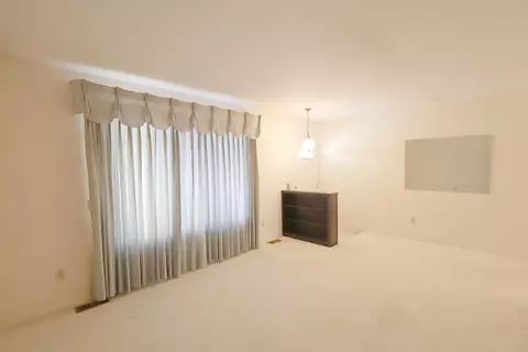 Living - 5492 River Rdg, Flushing, MI 48433 photo 1 of 9