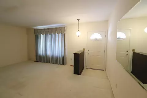 Living - 5492 River Rdg, Flushing, MI 48433 photo 2 of 9