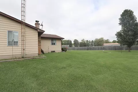 Exterior - 5492 River Rdg, Flushing, MI 48433 photo 8 of 13