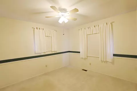 Bedroom - 5492 River Rdg, Flushing, MI 48433 photo 2 of 3