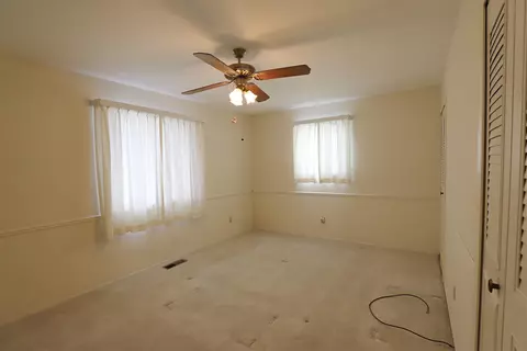Bedroom - 5492 River Rdg, Flushing, MI 48433 photo 1 of 3
