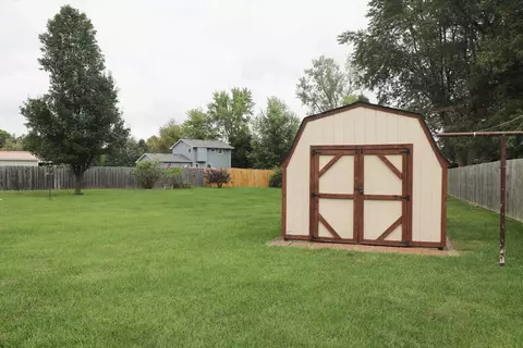 Exterior - 5492 River Rdg, Flushing, MI 48433 photo 7 of 13