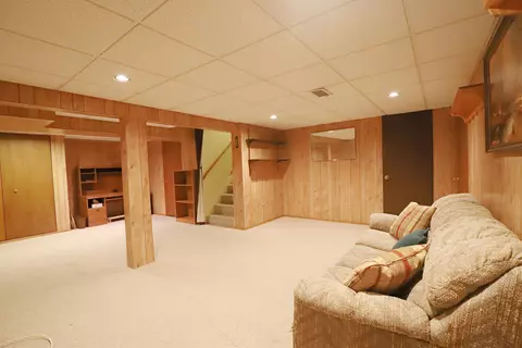 Living - 5492 River Rdg, Flushing, MI 48433 photo 9 of 9