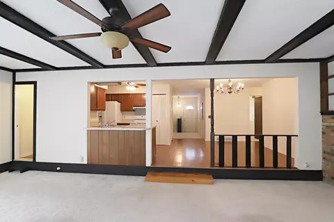 Living - 5492 River Rdg, Flushing, MI 48433 photo 4 of 9