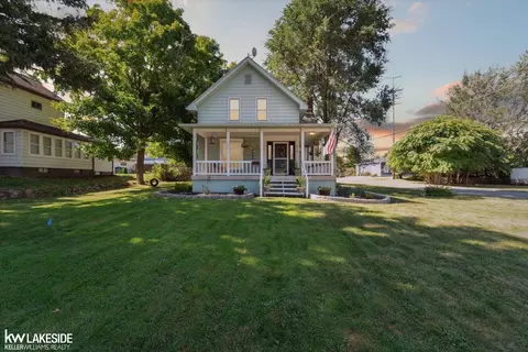 415 N Walnut, Fenton, MI 48430