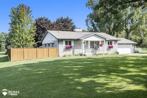 Exterior - 12467 E Carpenter, Davison, MI 48423 photo 2 of 11