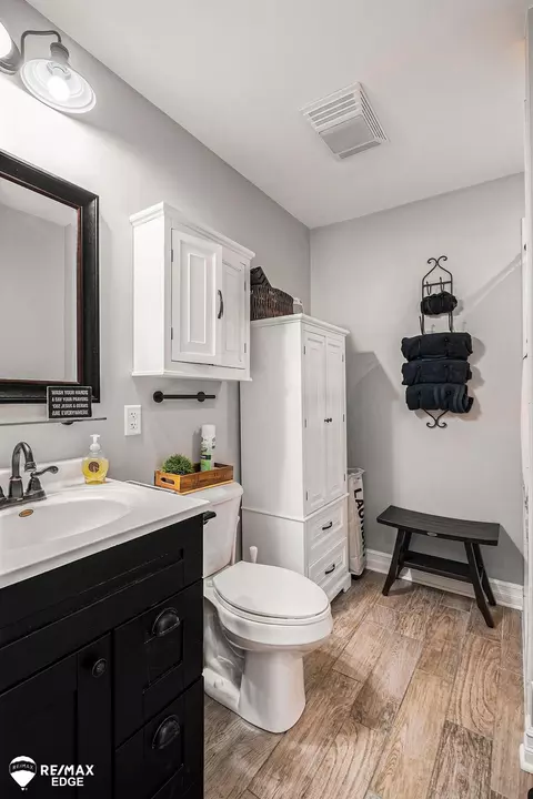 Bath - 12467 E Carpenter, Davison, MI 48423 photo 1 of 2