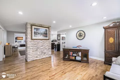 Entry Way - 12467 E Carpenter, Davison, MI 48423 photo 1 of 3