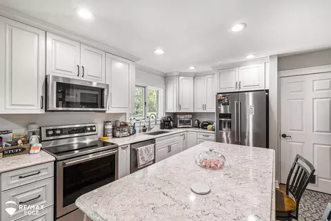 Kitchen - 12467 E Carpenter, Davison, MI 48423 photo 2 of 3