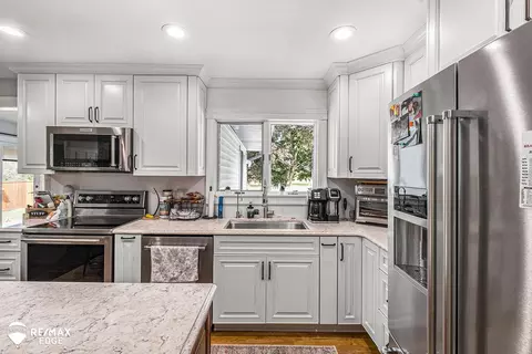 Kitchen - 12467 E Carpenter, Davison, MI 48423 photo 3 of 3