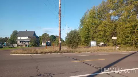 727 Lake Linden Ave, Calumet, MI 49913