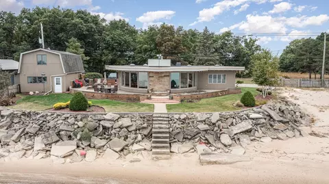 408 Ricoma Bch, Bay City, MI 48706