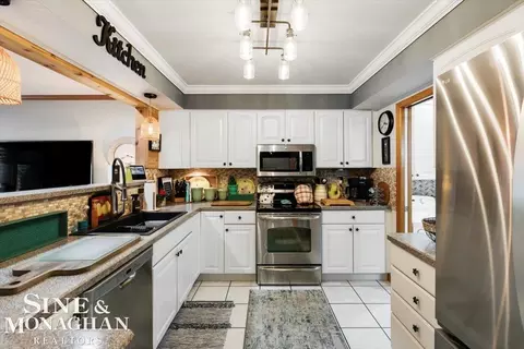 102 Kenyon, Algonac, MI 48001 photo 14