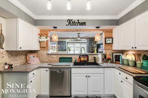 102 Kenyon, Algonac, MI 48001 photo 12