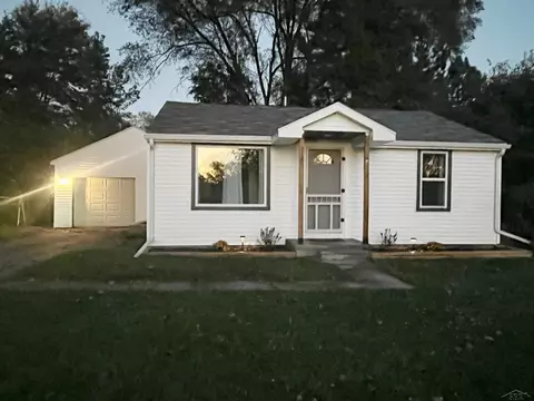 3135 Shaw, Burton, MI 48529