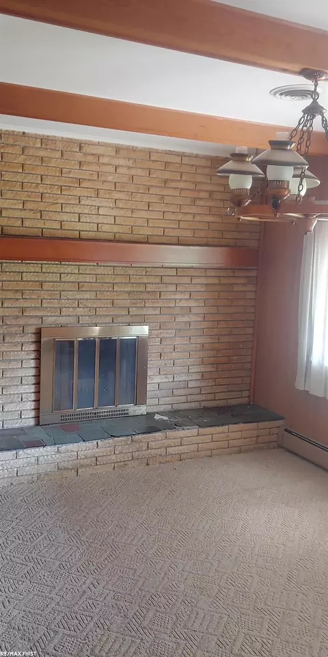 Living - 29446 Runey, Warren, MI 48092 photo 4 of 4