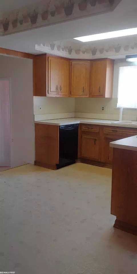 Kitchen - 29446 Runey, Warren, MI 48092 photo 3 of 7