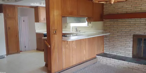 Kitchen - 29446 Runey, Warren, MI 48092 photo 4 of 7