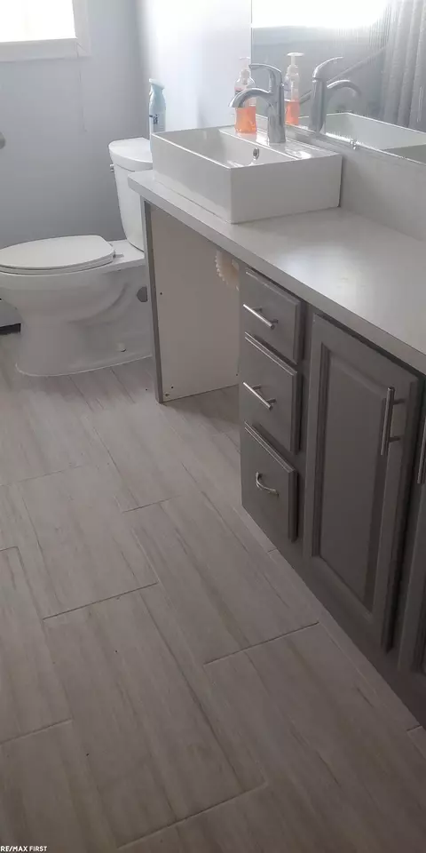 Bath - 29446 Runey, Warren, MI 48092 photo 1 of 6