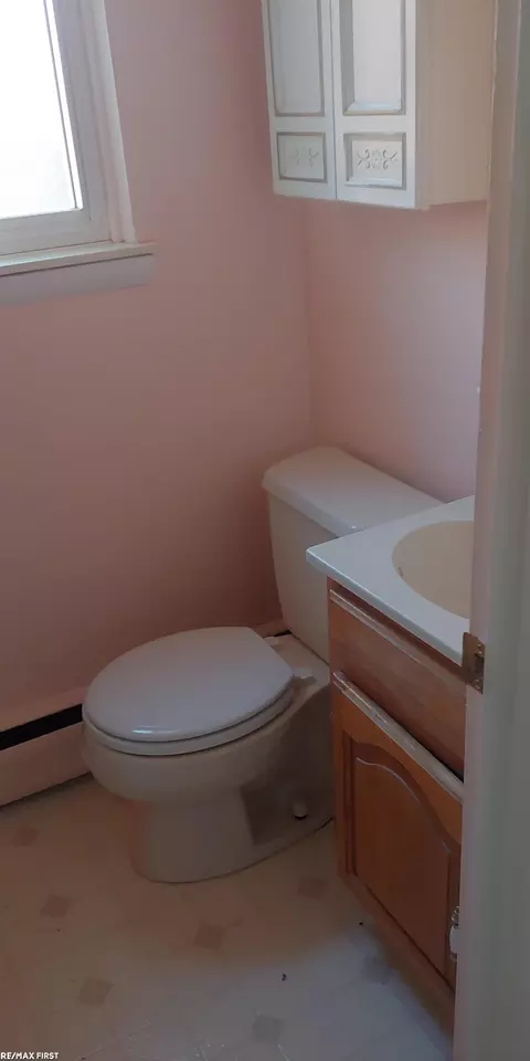 Bath - 29446 Runey, Warren, MI 48092 photo 6 of 6