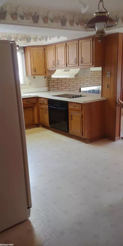 Kitchen - 29446 Runey, Warren, MI 48092 photo 1 of 7