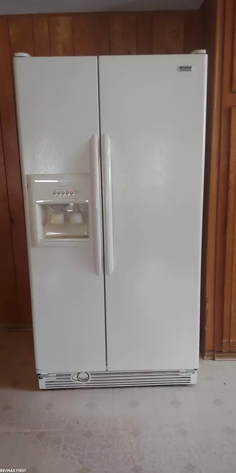 Kitchen - 29446 Runey, Warren, MI 48092 photo 6 of 7