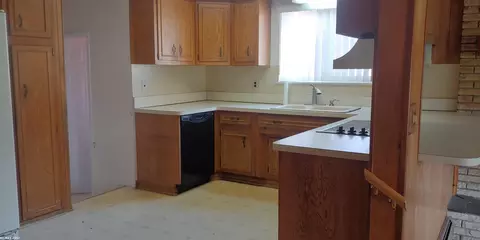 Kitchen - 29446 Runey, Warren, MI 48092 photo 2 of 7