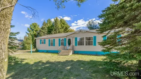 1011 S 30th, Escanaba, MI 49829