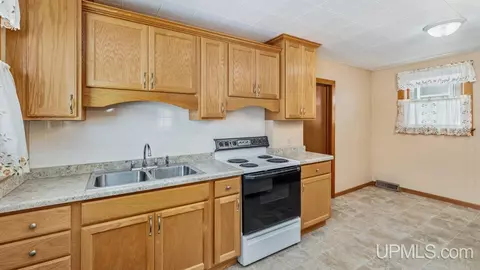 1019 S 1st, Escanaba, MI 49829 photo 14