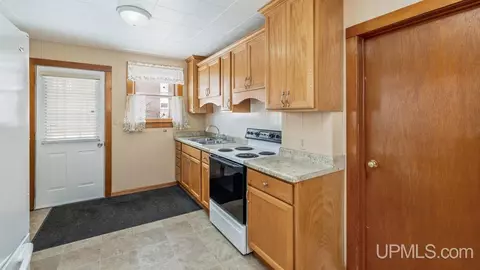 1019 S 1st, Escanaba, MI 49829 photo 17
